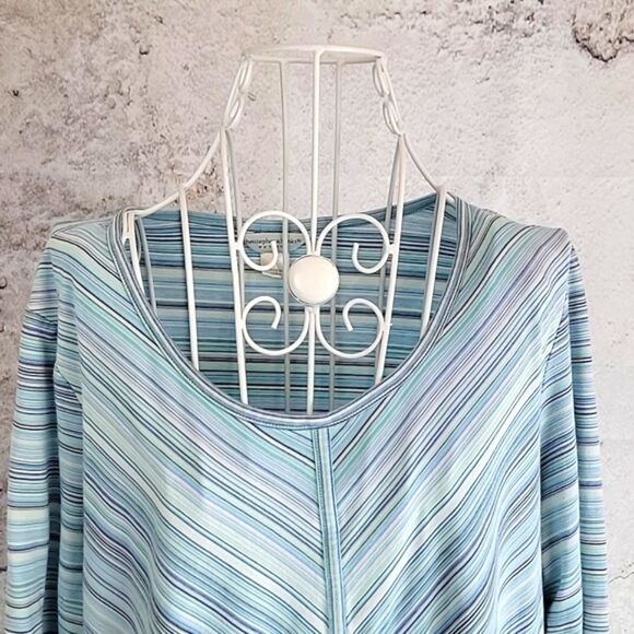 Christopher & Banks Striped Blue Women's Top Size PL - Picture 2 of 11